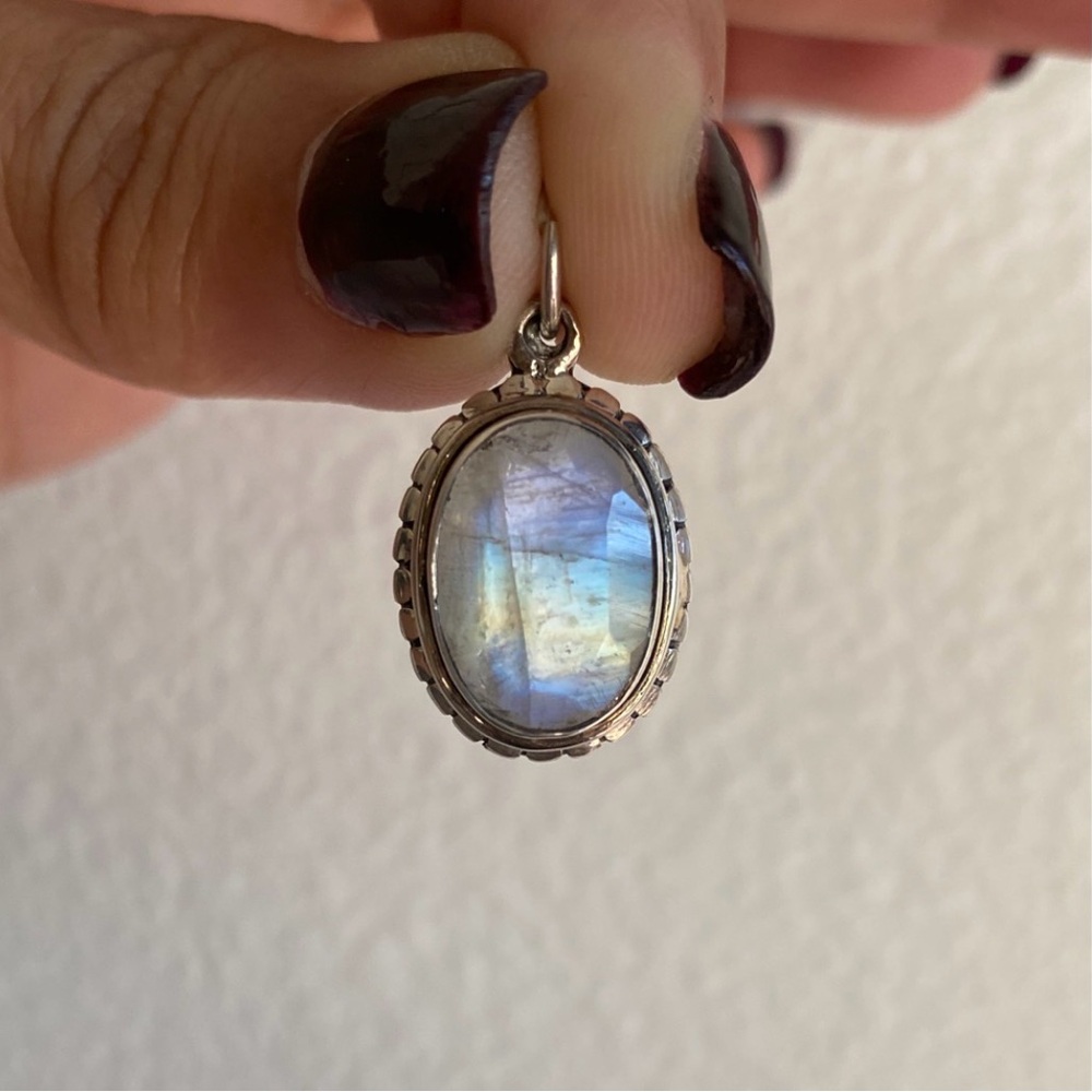 Sterling silver pendant with an oval moonstone natural stone - Picture 5 of 7